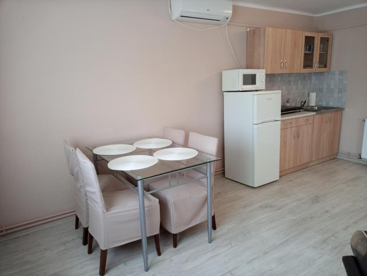 Stardust Apartman Печ Екстер'єр фото