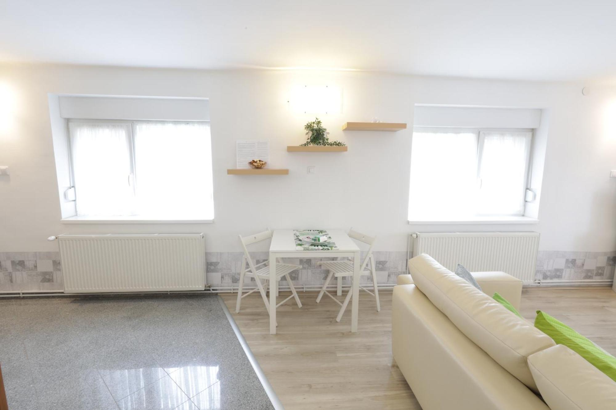 Stardust Apartman Печ Екстер'єр фото