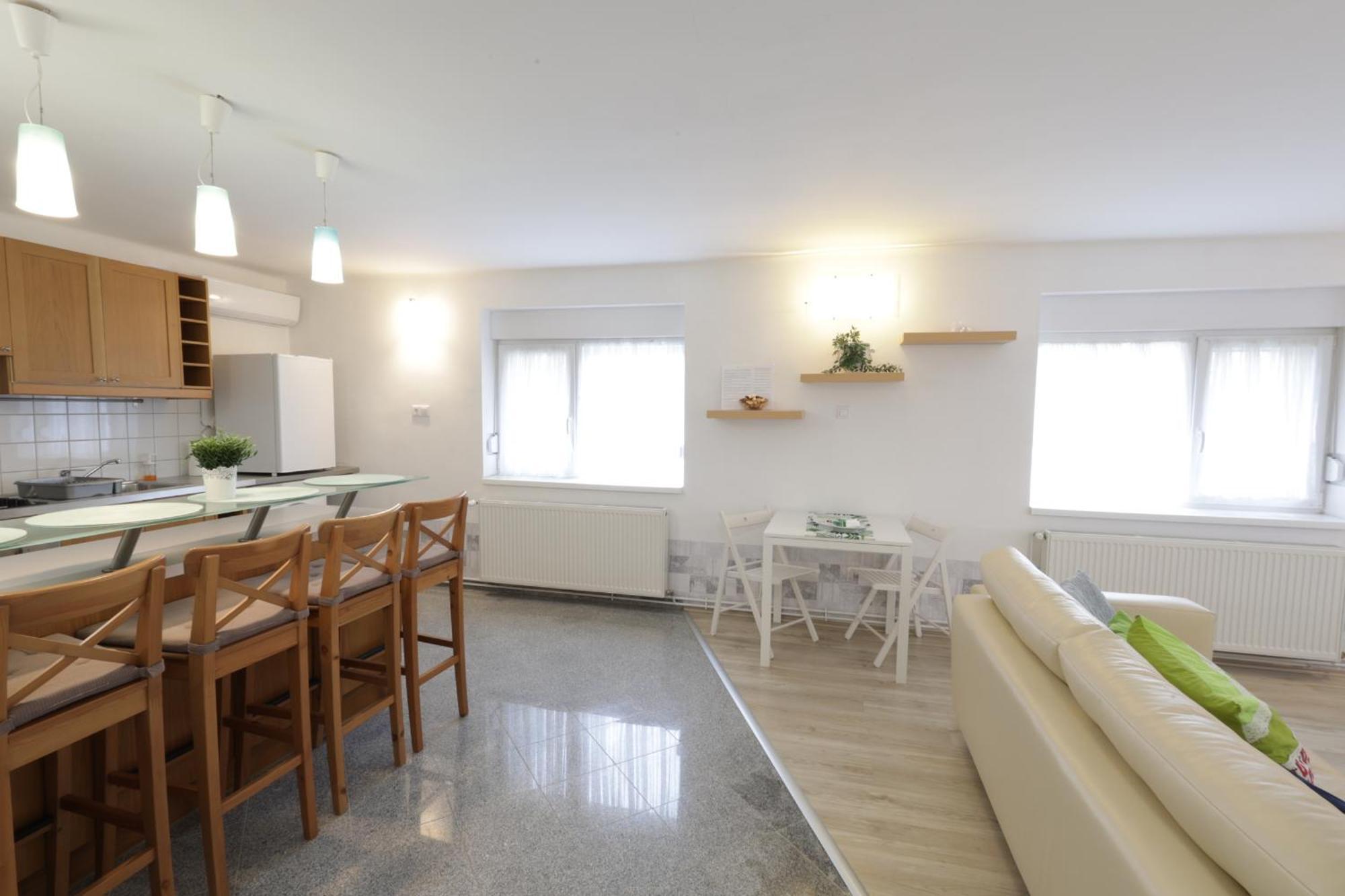 Stardust Apartman Печ Екстер'єр фото