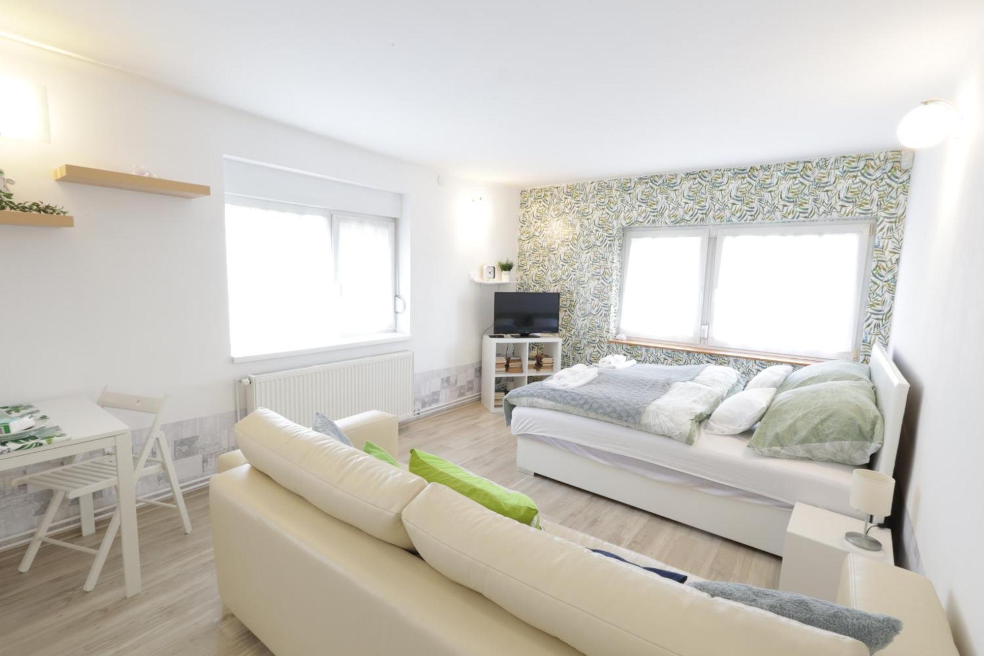 Stardust Apartman Печ Екстер'єр фото
