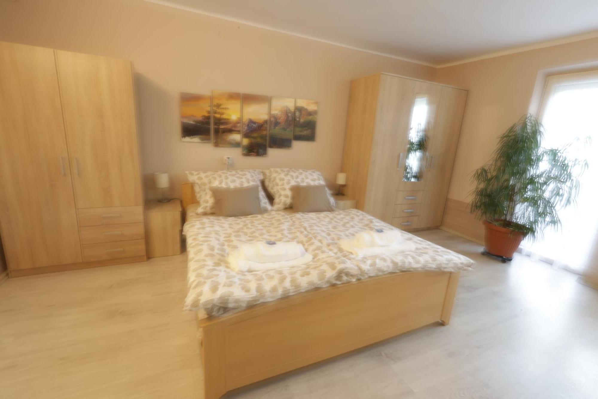 Stardust Apartman Печ Екстер'єр фото