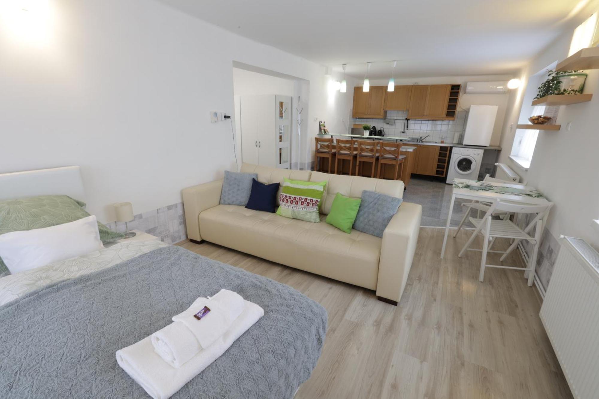 Stardust Apartman Печ Екстер'єр фото