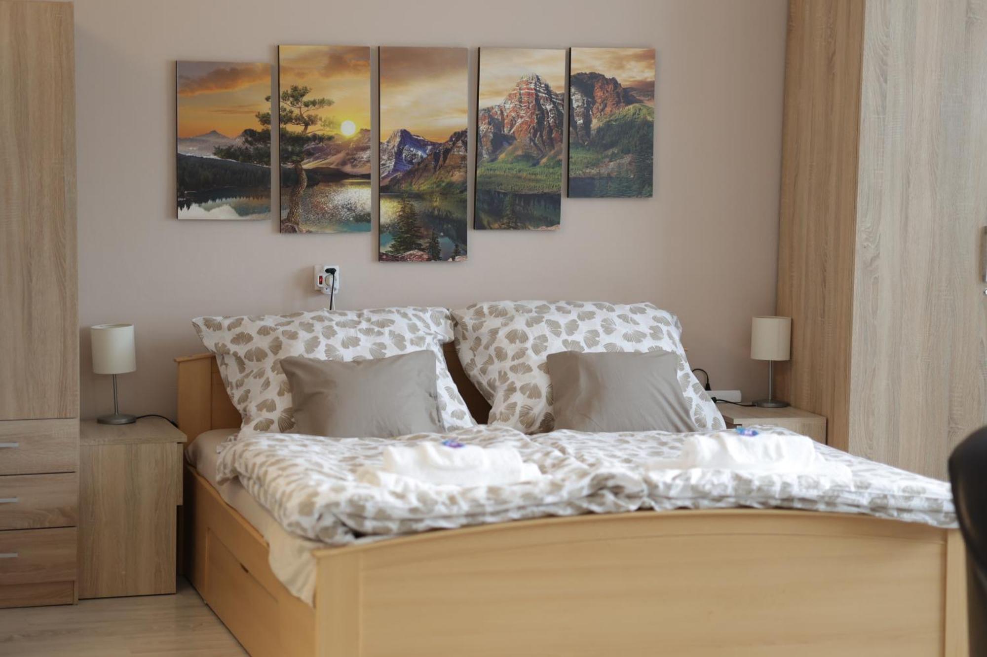 Stardust Apartman Печ Екстер'єр фото